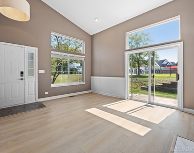 819 Asbury Drive - Photo Thumbnail 5