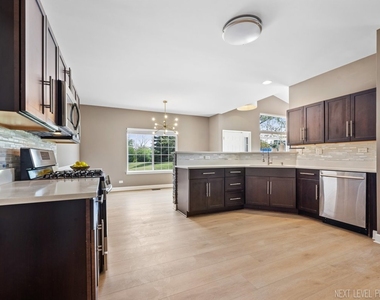 819 Asbury Drive - Photo Thumbnail 9