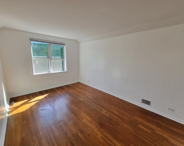 4048 N Marmora Avenue - Photo Thumbnail 3