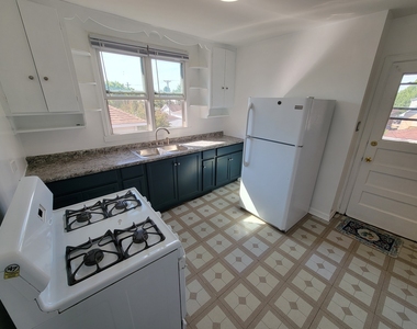 4048 N Marmora Avenue - Photo Thumbnail 9