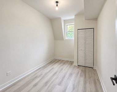 4118 S King Drive - Photo Thumbnail 8