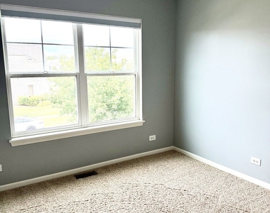 1282 Newport Circle - Photo Thumbnail 15