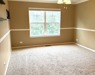 1282 Newport Circle - Photo Thumbnail 11