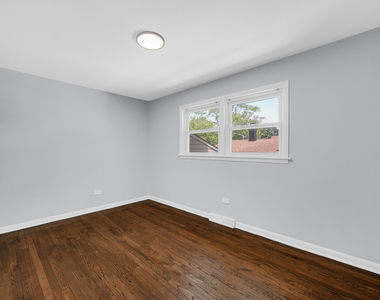 15041 Irving Avenue - Photo Thumbnail 6