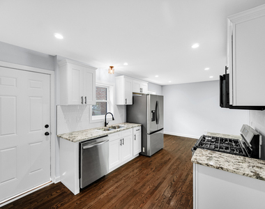 15041 Irving Avenue - Photo Thumbnail 3