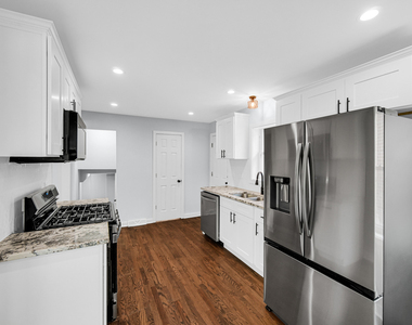 15041 Irving Avenue - Photo Thumbnail 2