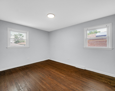 15041 Irving Avenue - Photo Thumbnail 5