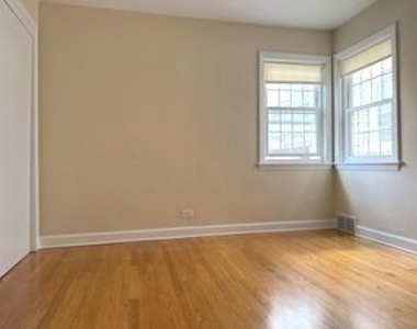 5534 N Campbell Avenue - Photo Thumbnail 5
