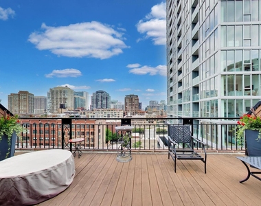 360 W Illinois Street - Photo Thumbnail 28
