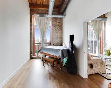 360 W Illinois Street - Photo Thumbnail 17