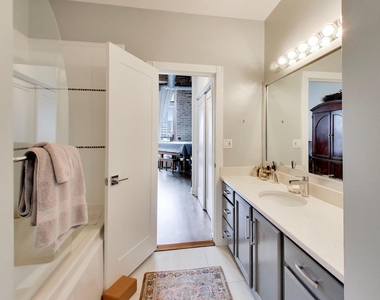 360 W Illinois Street - Photo Thumbnail 20