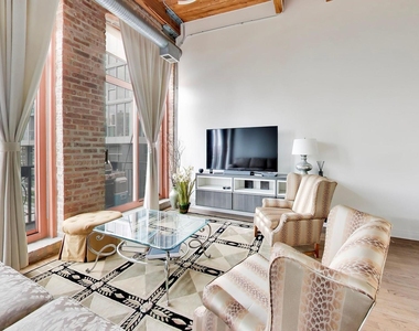 360 W Illinois Street - Photo Thumbnail 12