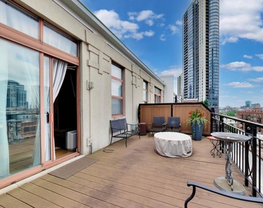 360 W Illinois Street - Photo Thumbnail 29