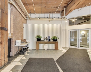360 W Illinois Street - Photo Thumbnail 6