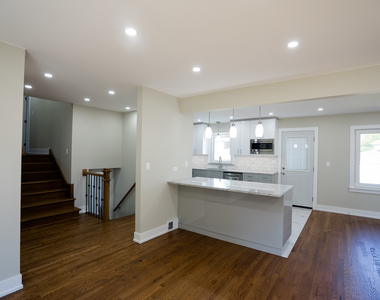 966 S Iowa Avenue - Photo Thumbnail 2