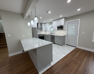966 S Iowa Avenue - Photo Thumbnail 4