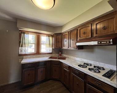 2714 W 97th Street - Photo Thumbnail 3