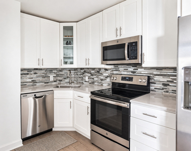 2626 N Lakeview Avenue - Photo Thumbnail 8
