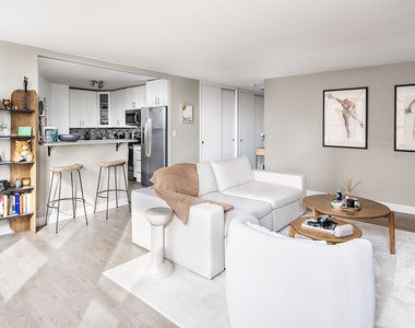 2626 N Lakeview Avenue - Photo Thumbnail 3