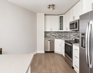 2626 N Lakeview Avenue - Photo Thumbnail 9