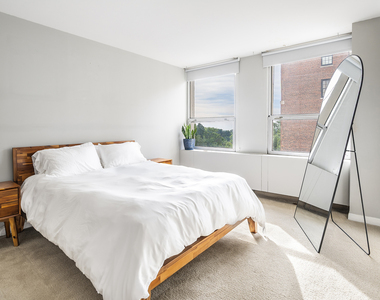 2626 N Lakeview Avenue - Photo Thumbnail 10