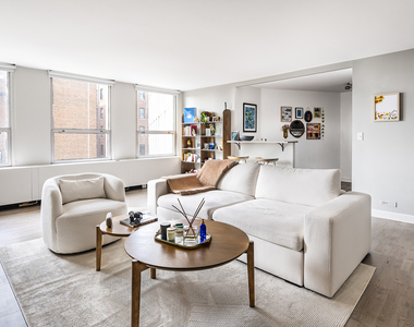 2626 N Lakeview Avenue - Photo Thumbnail 1