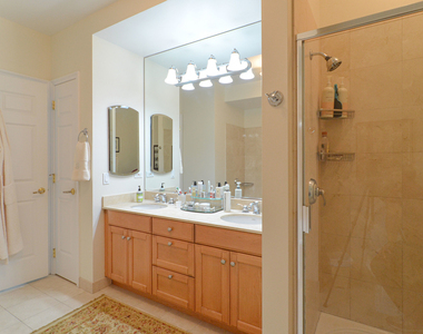 25 E Superior Street - Photo Thumbnail 11