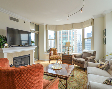 25 E Superior Street - Photo Thumbnail 3