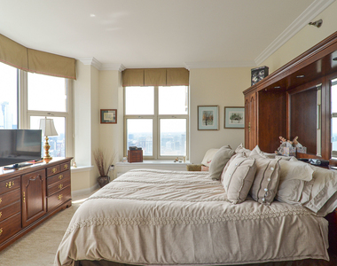 25 E Superior Street - Photo Thumbnail 7