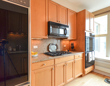25 E Superior Street - Photo Thumbnail 6