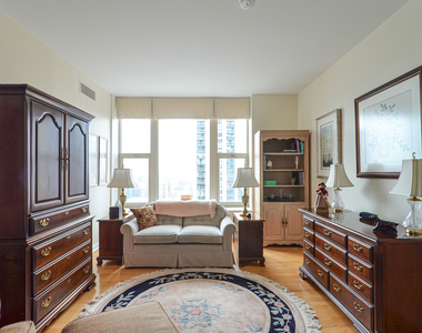 25 E Superior Street - Photo Thumbnail 16