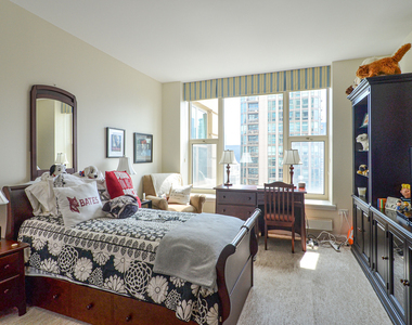 25 E Superior Street - Photo Thumbnail 12