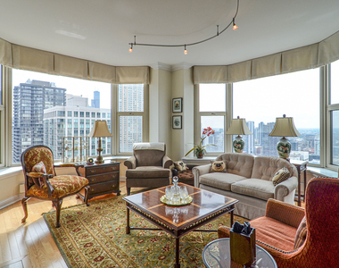 25 E Superior Street - Photo Thumbnail 2