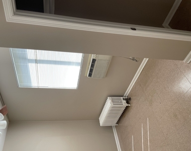 714 Broadway Avenue - Photo Thumbnail 6