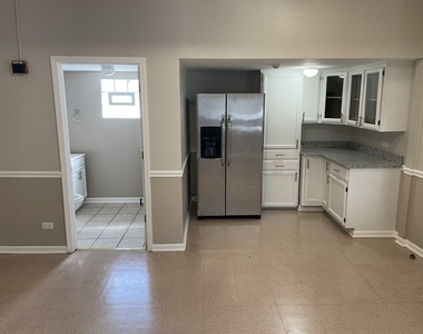 714 Broadway Avenue - Photo Thumbnail 1