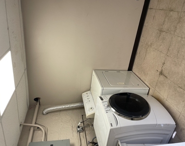 714 Broadway Avenue - Photo Thumbnail 11