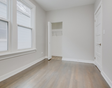 2842 N Avers Avenue - Photo Thumbnail 11