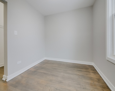 2842 N Avers Avenue - Photo Thumbnail 9