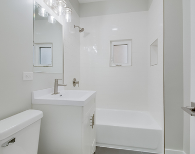 2842 N Avers Avenue - Photo Thumbnail 13
