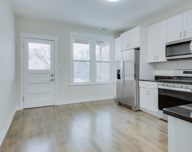 2842 N Avers Avenue - Photo Thumbnail 3