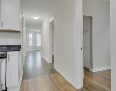 2842 N Avers Avenue - Photo Thumbnail 4