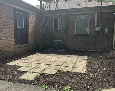 18549 Dundee Avenue - Photo Thumbnail 3
