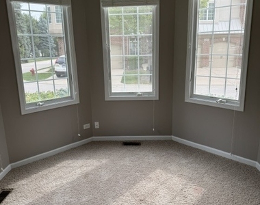 140 Roundtree Court - Photo Thumbnail 5