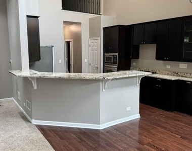 140 Roundtree Court - Photo Thumbnail 2