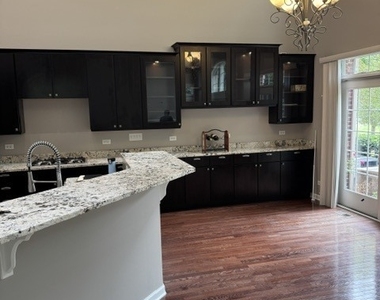 140 Roundtree Court - Photo Thumbnail 3