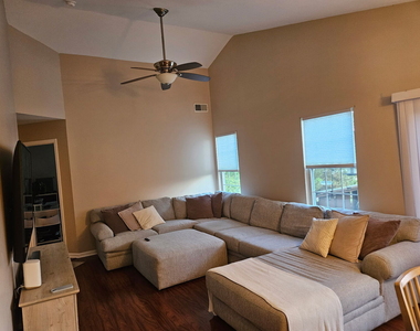 1053 Rockport Drive - Photo Thumbnail 8