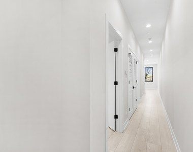 1331 W Taylor Street - Photo Thumbnail 8