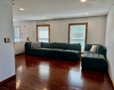 102 Adair Court - Photo Thumbnail 19