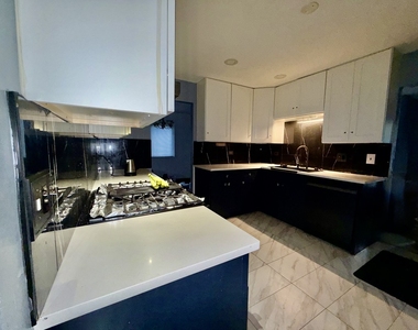 102 Adair Court - Photo Thumbnail 5