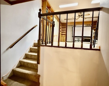 102 Adair Court - Photo Thumbnail 10